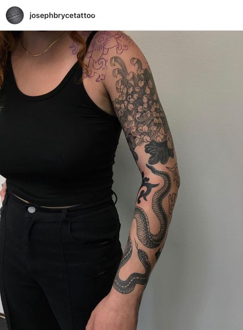 Back Tattoo Dragon, Dragon Tattoo Upper Arm, Dragon Tattoo Wrapped Around Arm, Tatuaje Studio Ghibli, Dragon Tattoo Arm, Dragon Tattoo Meaning, Dragon Tattoo Ideas, Red Dragon Tattoo, The Red Dragon