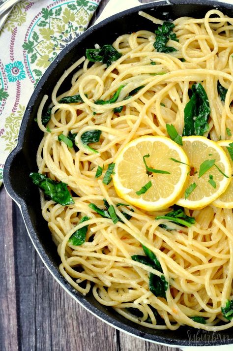 Garlic Lemon Pasta, Lemon Pasta Recipes, Lemon Spaghetti, Lemon Garlic Pasta, Lemon Chicken Recipe, Quick Pasta, Olive Oil Garlic, Vegan Pasta Recipes, Garlic Pasta