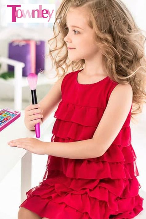 How do you do makeup for kids step by step? Makeup For Kids, How To Do Makeup, Kids Makeup, Makeup Blush, Eye Makeup, That Look, To Look, Blush, Parenting