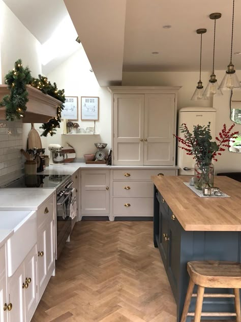 Parquet Flooring Kitchen, Open Plan Kitchen Dining, Kitchen Dining Living, Tidy Kitchen, Kitchen Diner, Kitchen Style, Country Kitchen, Kitchen Flooring, Home Decor Kitchen