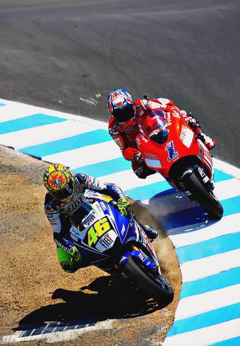 Creative lines. Rossi's iconic pass on Casey Stoner at Laguna Seca. Valentino Rossi Yamaha, Vr46 Valentino Rossi, Moto Wallpapers, Cars Photo, Motorcross Bike, Laguna Seca, Valentino Rossi 46, 1957 Chevrolet, Valentino Rossi