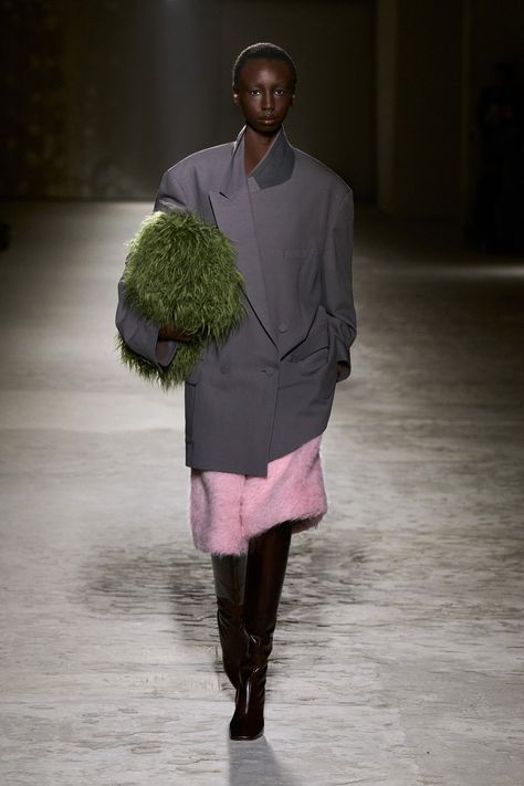 Show AW 24-25 Women | Dries Van Noten Fashion Runway Show, Fashion Trends Winter, Fragrance Collection, 가을 패션, Dries Van Noten, Fall 2024, Fashion Colours, Colorful Fashion, Pink Fashion