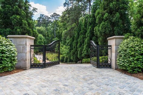 Atlanta Mansions, Driveway Entrance, Driveway Design, Entrance Gates Design, Long Driveways, Casas Coloniales, Front Gates, Entry Gates, Steve Harvey