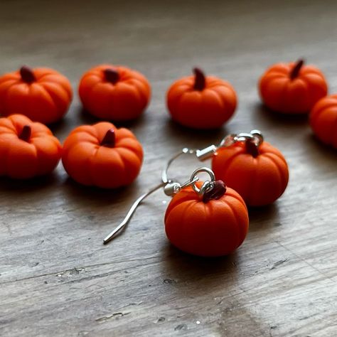 Invasion of the pumpkins! My best seller throughout the whole year! These are not just for autumn or Halloween! Make sure you get yours now! #pumpkinearrings #halloweenearrings #halloween #handmadejewelry #fallearrings #shopsmall #polymerclayearrings #polymerclay #clayearrings #handmadeearrings #earrings #smallbusiness #earringsofinstagram #halloweenjewelry #falljewelry #earringsoftheday #handmade #shoplocal #clay #pumpkin #polymerclayjewelry #pumpkinspice #fall #polymerclaycreations #autum... Halloween Jewellery, Spooky Earrings, 3d Pumpkin, Autumn Earrings, Jack O Lanterns, Earrings Halloween, Pumpkin Earrings, Fall Earrings, Brown Women