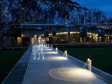 Light-filled paths to guide our steps. Forms of walkway lighting - L&L Luce&Light Park Lighting, Walkway Lighting, Landscape Lighting Design, Architectural Lighting Design, Outdoor Projector, Facade Lighting, Urban Lighting, Lighting Plan, Lighting Concepts