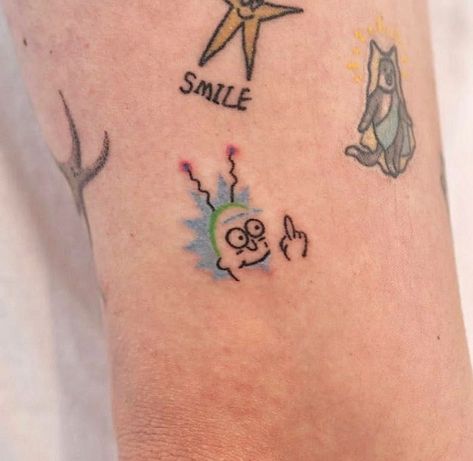 Pickle Rick Tattoo, Pop Culture Tattoos, Beautiful Tattoo Designs, Rick And Morty Tattoo, Maching Tattoos, Simple Tats, Culture Tattoos, Stick Poke Tattoo, Small Henna