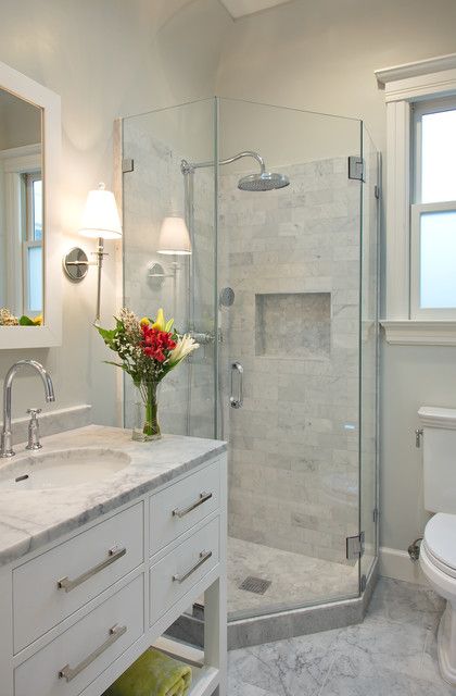 Small Bathroom Remodel Designs, Decor Baie, Bathroom Remodel Designs, Subway Tiles, Basement Bathroom, Trendy Bathroom, Bad Design, Corner Shower, Modern Shower