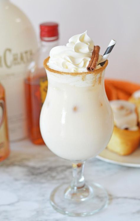 BEST Cinnamon Roll Cocktail Recipe – Easy and Simple Alcohol Mixed Drinks Cinnamon Roll Cocktail Recipe, Cinnamon Drinks Alcohol, Cinnamon Schnapps Drinks, Cinnamon Roll Cocktail, Cinnamon Roll Drink, Alcohol Mixed Drinks, Rumchata And Fireball, Fireball Mixed Drinks, Fireball Drinks Recipes