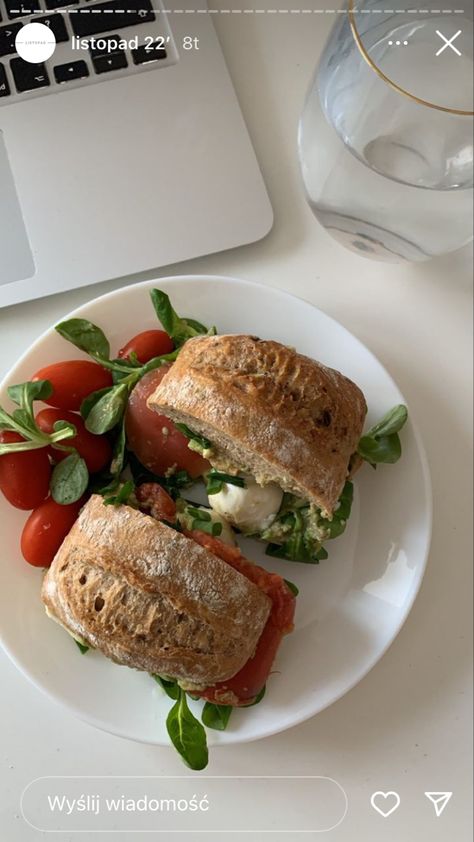 Healthy Sandwich Aesthetic, Lunch Time Aesthetic, Lunch Healthy Ideas, Sandwich Aesthetic, Aesthetic Lunch, Healthy Food Dishes, Healthy Food Motivation, Healthy Lifestyle Food, Balanced Meals