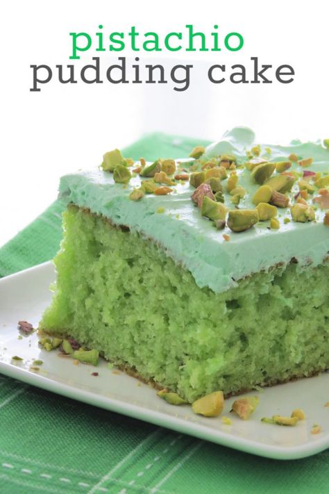 Cakes With No Icing, Green Desserts Easy, Pistachio Sheet Cake, Pudding Mix Cake, Sheet Cake Bars, Green Deserts, Green Cake Ideas, White Cake Mix Recipes, Green Food Ideas