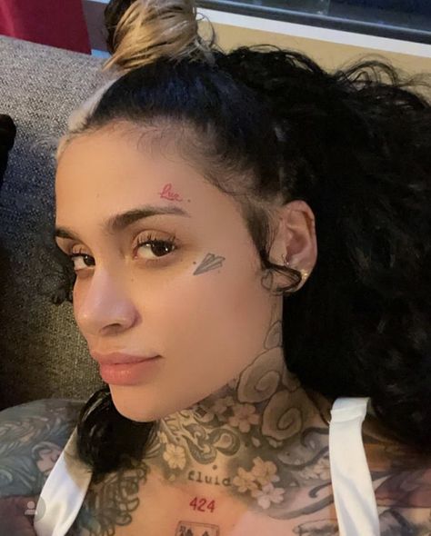 Kehlani Face, Kehlani Tattoos, Kehlani Tattoo, Rnb Aesthetic, Horrible Tattoos, Master Tattoo, Tattoos Aesthetic, Kehlani Parrish, Face Tattoos For Women