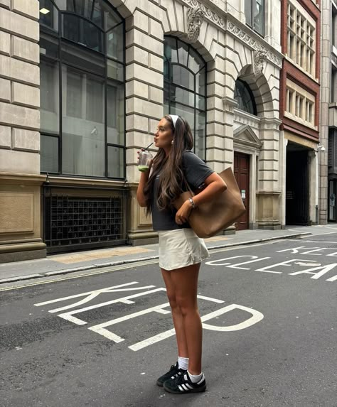 Traveling Aesthetic Outfits, Walking Around City Outfit, Outfits For August 2024, Nyc Cool Girl Outfit, Summer City Street Style, Tan Sneakers Outfit Summer, Short Skirts With Sneakers, City Girl Aesthetic Outfit Summer, In The Street Photoshoot