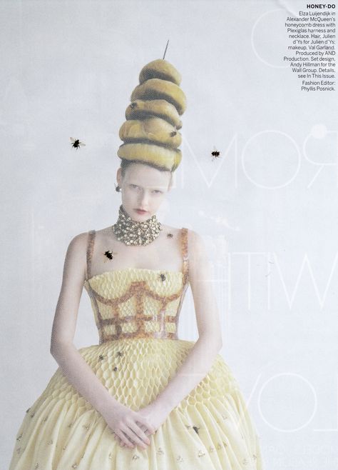 Alexander McQueen- Beehive Tim Walker Photography, Fashion Fotografie, Magazine Vogue, Mario Sorrenti, Tim Walker, Mario Testino, Steven Meisel, Vogue Us, Richard Avedon