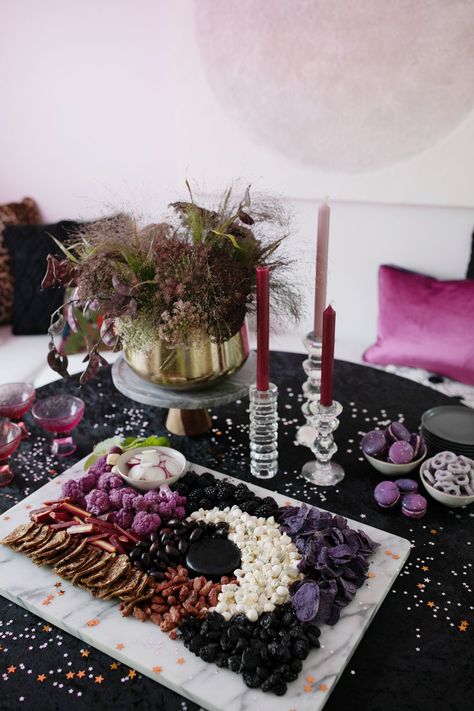 Witchy Party Foods, Boho Witch Party, Witch Halloween Party Decorations, Spooky Disco Party, Witchy Birthday Ideas, Witchy Party Decor, Tarot Birthday Party, Witch Party Ideas For Adults, New Moon Party