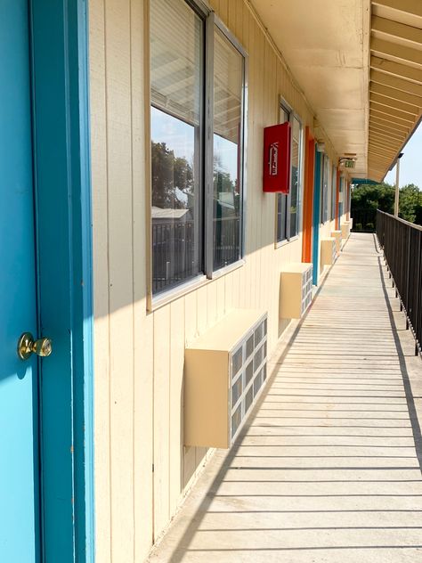 aesthetic summer motel bright blue and orange doors🏨🍑🏖️🌳 Beach Motel, Motel Aesthetic, Orange Door, Seaside Hotel, Hotel Motel, Bright Blue, California, Apartment, Hotel