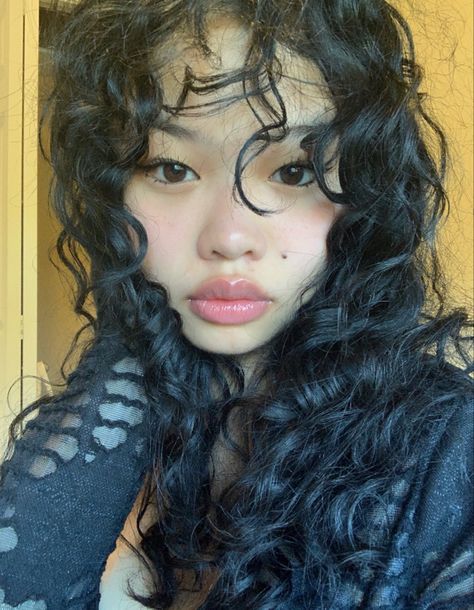 Curly Hair Asian, Curly Asian Hair, Curly Perm, Hair Asian, Naturally Curly Hair, Black Curly Hair, Hairstyles For Curly Hair, Curly Girl Hairstyles, Arte Inspo