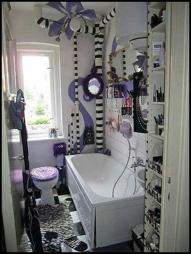 Tim Burton Room Ideas, Beetlejuice Bathroom, Organized Bathroom, Spooky Home Decor, Sewing Crochet, Goth Home, Goth Home Decor, Dark Home, Crochet Tutorials