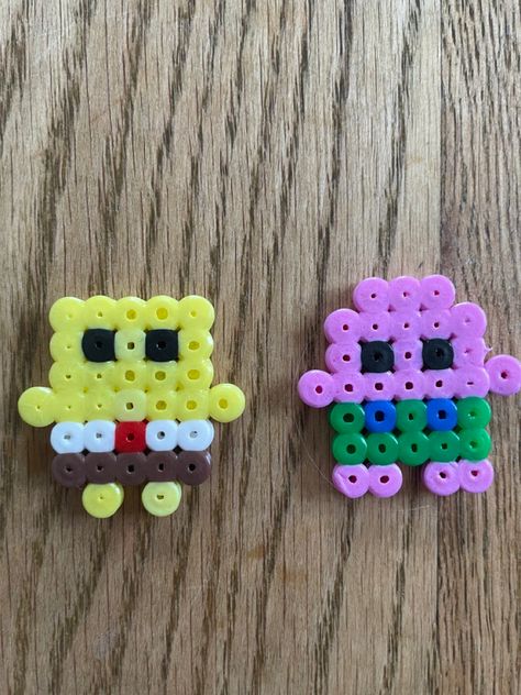 Easy Melting Beads Ideas, Peeler Bead Ideas Mini, Rainbow Loom Creations Step By Step, Perler Beads Ideas Mini, Cute Hama Bead Ideas Easy, Pelar Beads Ideas, Perler Beads Small Cute, Perler Bead Mini Patterns, Cute Bead Art