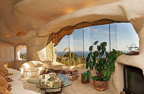 Flintstones House, Flintstone House, Malibu Homes, Crazy Houses, Malibu Home, Retreat House, Cartoon House, Cave House, Romantic Retreat