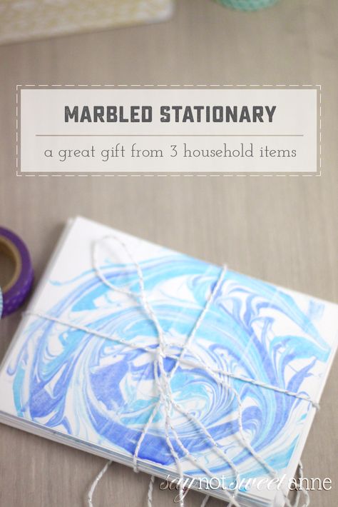 Easy DIY Marbled Paper! Make a lovely stationary set to give away - perfect for kids to make for teachers or Mom. | saynotsweetanne.com Diy Stationery Storage, Diy Stationery Set, Diy Stationery Paper, Paper Stationary, Handmade Stationary, Diy Stationary, Stationary Paper, Marbled Paper, Paper Crafts Card