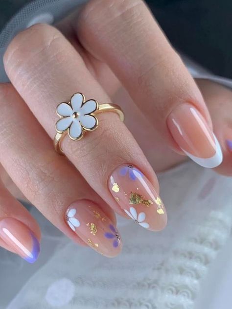 Spring nails spring nail art flower nails floral print pastel flowers nail inspo nail inspiration diy nails nail art trend nail trends French tip spring Dip Powder Nail Design Ideas Spring, Subtle Nails, Daisy Nails, Nails White, Spring Nail Art, Girls Nails, Nail Designs Spring, Classy Nails, Dip Powder