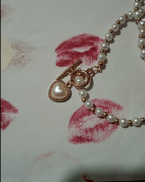 Lipstick Stain Aesthetic, Necklace Lipstick, Aesthetic Kiss, Soft Photography, Pearl Aesthetic, Lipstick Stain, Girly Aesthetic, Fashion Design Portfolio, Pearl And Lace