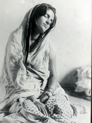 Anandamayi Ma in Samadhi by mandgu, via Flickr Anandamayi Ma, Paramhansa Yogananda, Advaita Vedanta, Yoga Guru, Kriya Yoga, Saints Of India, Paramahansa Yogananda, Bhakti Yoga, Love Wisdom