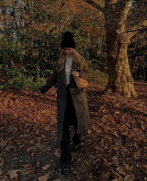 Autumn Fall Aesthetic, Winter Mode, Fall Inspo, Fall Photoshoot, Girl Inspiration, Fall Pictures, Winter Fits, Fall Aesthetic, Autumn Cozy