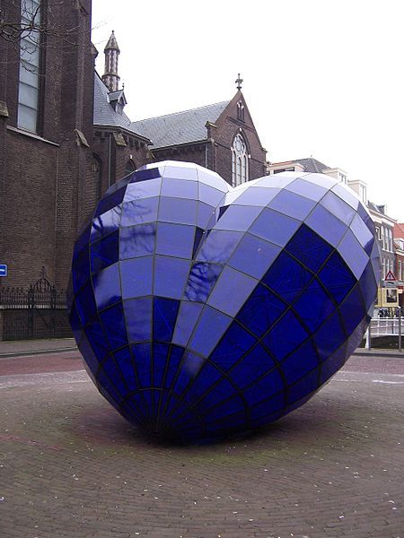 <3 Sculpture "Het blauwe hart" (1998) from plexiglass and steel structure Oude Langendijk in Delft/The Netherlands Hearts In Random Places, Realistic Heart Sculpture, Heart Installation Art, Blue Heart-shaped Fine Jewelry Necklace, Playful Blue Heart-shaped Jewelry, I Love Heart, Airbrush Art, Love Blue, Glass Heart