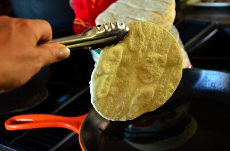 How to Fry Corn Tortillas for Tasty Soft Tacos is a classic way to cook corn tortillas. #corntortillas #howto #howtofrycorntortillas #tacos Fry Corn Tortillas, Fry Tortillas, Fry Corn, Panini Recipes Chicken, Fried Corn Tortillas, Fried Tortillas, Spring Roll Recipe, Fried Corn, Soft Tacos