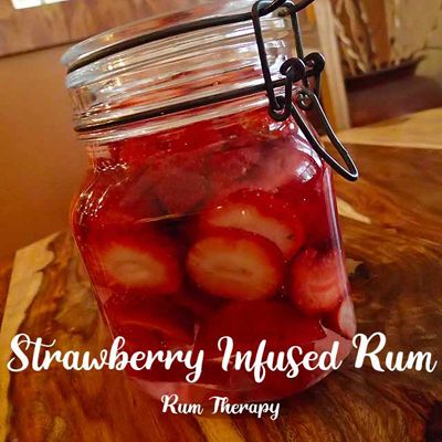 Infused Alcohol Recipes, Infused Rum, Drinking Ideas, Homemade Liqueur Recipes, Rum Liquor, Love Cocktail, Infused Liquors, Mommy Juice, Vanilla Rum