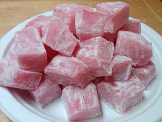 Chi Chi Dango Recipe, Chi Chi Dango, Mochi Recipe Microwave, Hawaiian Dessert Recipes, Dango Recipe, Hawaiian Dessert, Hawaiian Desserts, Strawberry Mochi, Mochi Recipe