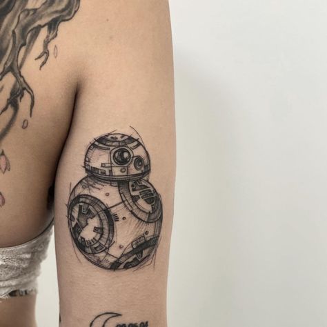 Star Wars tattoo inspo by Toronto-based tattoo artist @zeke.tattoo. Click the link for more tattoos inspired by the Star Wars saga ✨ #starwars #starwarstattoo #starwarstattoos #tattooinspiration #tattooinspo #tattoos #tattoo #bb8 #bb8tattoo #sketchtattoo #fandom #fandomtattoo #blackandgreytattoo R2d2 Tattoo, Star Wars Tattoo Sleeve, Lightsaber Tattoo, Darth Vader Tattoo, Fandom Tattoos, Sketchy Tattoo, Nerdy Tattoos, Forearm Tattoo Women, Stars Wars