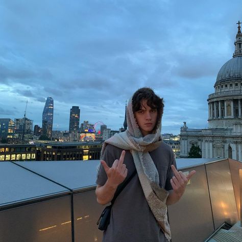 reuben on Instagram: "london" Blue Eyes Boy, Aesthetic Blue Eyes, Brunette Boy, Brunette Blue Eyes, Blue Eyed Men, Instagram London, Aesthetic Blue, Boy Blue, Grunge Aesthetic