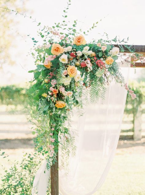 Wildflower Ceremony Arch, Wedding Arch Wildflowers, Wildflower Wedding Arbor, Wildflower Arch Wedding, Wildflower Arbor, Arbor Flowers Wedding, Wedding Gazebo Flowers, Chile Wedding, Flowers Installation