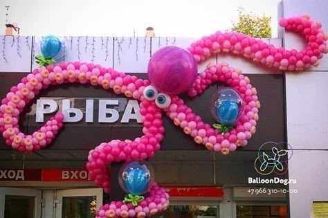 @balloondog.ru 's adorably cool #octopus #balloon ❣️💖👀💚 I'd love one of these hanging off my house 😀😂💖 #balloons #decor #balloonart… Diy Balloon Octopus, Octopus Balloon Garland, Octopus Balloon Decoration, Octopus Balloon, Balloon Octopus, Ocean Balloon Animals, Seahorse Balloon, Octopus Installation, Under The Sea Decorations