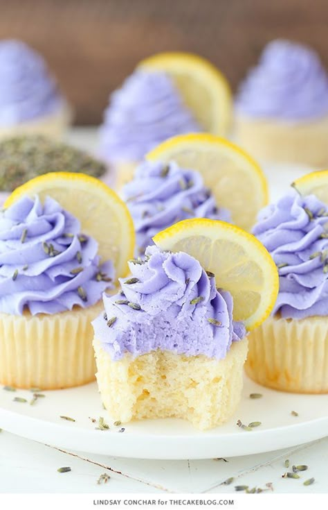 Lemon Lavender Cupcakes, Lavender Cupcakes, High Tea Food, Spring Cupcakes, Lavender Recipes, Gourmet Cupcakes, Cake Blog, Lemon Cupcakes, Easter Cupcakes