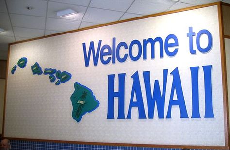 Don't know if this was the sign at the Honolulu airport when we visited in 1988 Welcome To Hawaii Sign, Hawaii Sign, Welcome To Hawaii, State Signs, Hawaii Honeymoon, Aloha Hawaii, Honolulu Hawaii, Hawaii Island, Hawaii Vacation