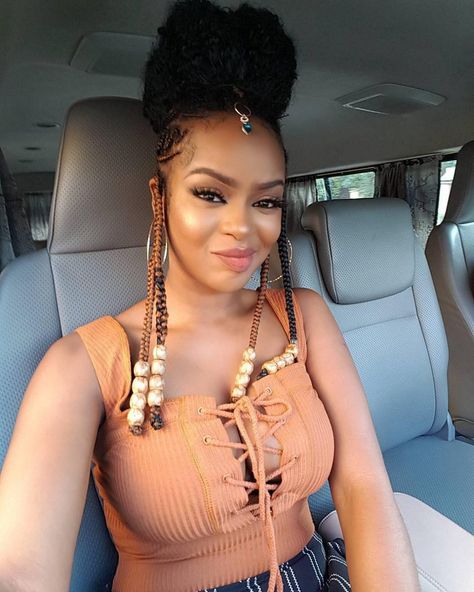 PICS: Yemi Alade & Hundreds Of Women From Africa To America Join The Fulani Braids Revolution; See Inside – FashionGHANA.com: 100% African Fashion Afrocentric Hairstyles, African Hair Braiding Styles, Pelo Afro, Fulani Braids, Cool Braid Hairstyles, Cool Braids, Natural Hair Updo, African Braids Hairstyles, African Hairstyles