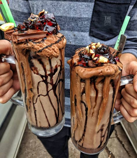 Kit Kat Shake, Kitkat Shake, Mumbai Street Food, Chocolate Shake, Desi Food, Milk Shake, Kit Kat, Vanilla Ice, Vanilla Ice Cream