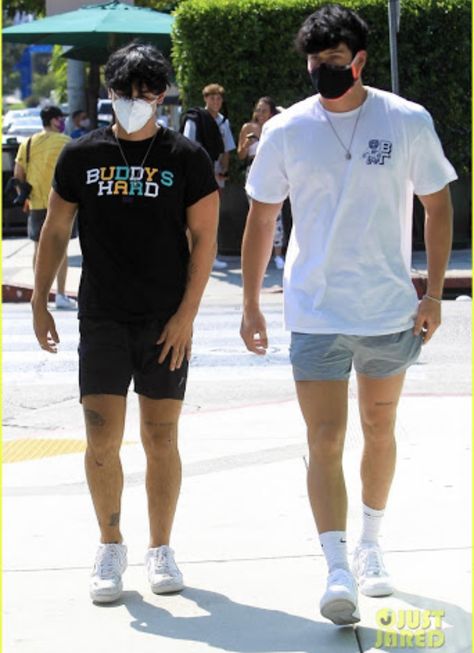 Grey Shorts Outfit Men Street Styles, Airforce 1 Outfit Men Shorts, Air Force 1 Outfit Men Shorts, 5 Inch Shorts Men Outfit, Mens 5 Inch Shorts Outfits, Gray Shorts Outfit Men, Gray Shorts Outfit, Grey Shorts Outfit Men, Joey Outfits