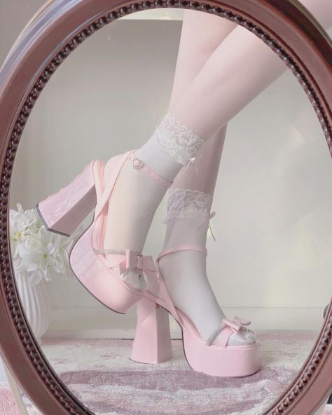 ig: Jambunnidolly I Love Pink, Cute Shoes Heels, Kawaii Shoes, Fancy Shoes, Cute Heels, Girly Shoes, Shoe Inspo, Aesthetic Shoes, Pink Shoes