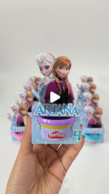 by Jennifer Mañón | Papeleria Creativa | Custom Party Decor on Instagram: "Frozen Theme❄️❄️❄️ •Play Doh Boxes  This product was made with glossy photo paper from @koalagp_paper   ➡️Box (230g-61lb) ➡️Layers (180g-48lb) ➡️Play doh Wrapper(Glossy Inkjet Sticker Paper)  Buying directly on their page you can get a 12% discount using my coupon code PINPONSAVE  Printer Epson ET-8550 Template @amatemplates   #frozentheme #frozenbirthdayparty #frozenparty #frozenpartytheme #frozendecor #frozenfavors #papeleriacreativa #papeleriabonita #papeleriapersonalizada #koalapaper #koalapg" Frozen Theme Party Decorations, Frozen Favors, Frozen Birthday Party Decorations, Frozen Decorations, Frozen Theme Party, Frozen Theme, Princess Tiana, Frozen Birthday Party, Frozen Party