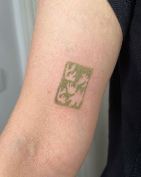 $CREAMS 🌾🐛🕯 on Instagram: "moss shadow tile, done in berlin . . . . . . . . . #handpoked #handpokedtattoo #handpoketattoo #handpokers" Small Tile Tattoo, Small Green Tattoo, Green Ink Tattoo, Moss Tattoo, Green Tattoo Ink, Tile Tattoo, Green Tattoo, Ireland Tattoo, Square Tattoo