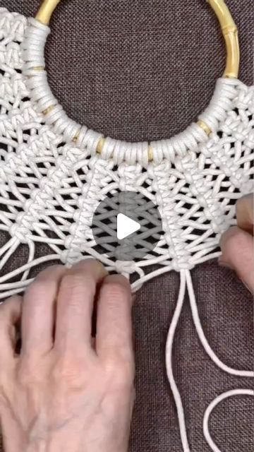 Macrame Tutorial Beginner, Weaving Crochet, Friendship Bracelet Tutorial, 2023 Video, Macrame Weaving, Crochet Bracelet Pattern, Macrame Mirror, Macrame Knots Tutorial, Bracelet Crochet