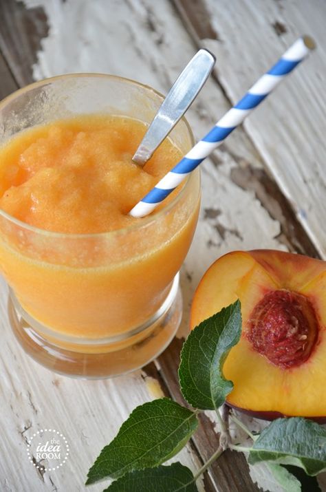 Make this delicious and super healthy Peach Slush Recipe. Made with all natural ingredients for a tasty and cool summer time treat. Peach Slush, Cheerwine Recipes, Popcicles Recipes, Nectarine Recipes, Granita Recipes, Slush Recipes, Resep Smoothie, Slushie Recipe, Coctails Recipes