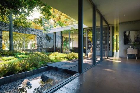 51 Captivating Courtyard Designs That Make Us Go Wow – Download AUTOCAD Blocks,Drawings,Details,3D,PSD Dröm Hus Planer, Atrium House, Indoor Courtyard, Modern Courtyard, Courtyard House Plans, Courtyard Design, Internal Courtyard, Glass Walls, Courtyard House