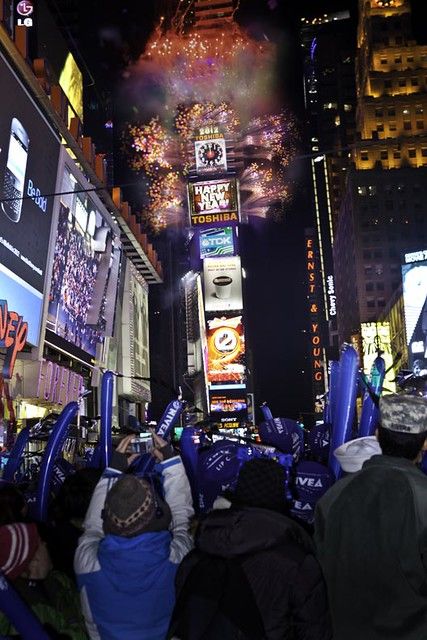 New Years Ball Drop 2012 from the street Nyc Ball Drop, New York Ball Drop, New Years Ball Drop, New York New Years, Times Square Ball Drop, New York New Years Eve, New Years Ball, Chevy Sonic, Winter Bucket List