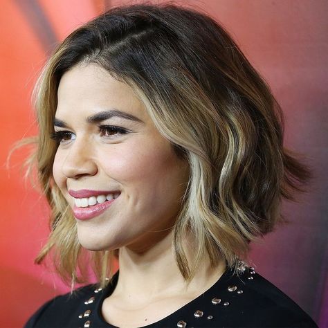 America Ferrera blonde ombre bob America Ferrera Hair, Double Chin Hairstyles, Hair Color Ideas For Brunettes Short, Party Hairstyles For Long Hair, Blond Color, Spring Haircuts, Ombre Bob, Classic Haircut, Easy Hair Cuts