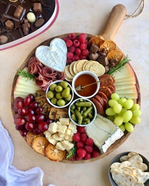 Valentines Boards, Graze Table, Bacon Roses, Small Cheese Boards, Snack Boards, Perfect Cheese Board, Beautiful Cheese Board, Grazing Board, Snacks Ideas